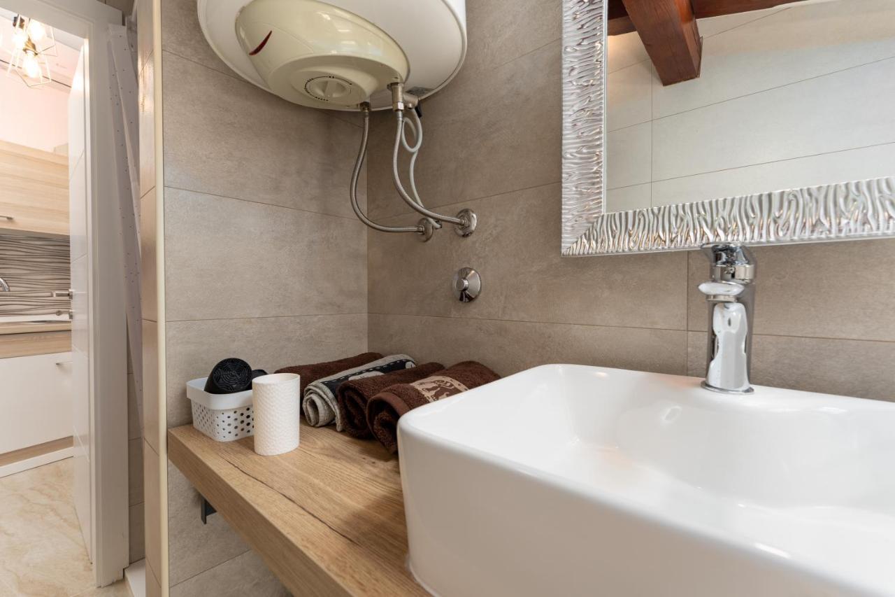 Relax In 2 Bedroom App In Old Town W/Ac And Wifi Rovinj Exterior foto